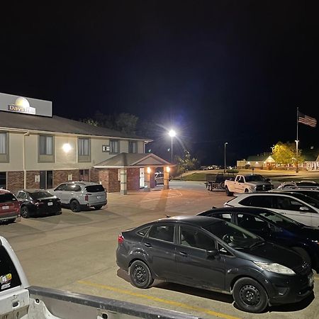 Days Inn By Wyndham Warrensburg Exterior photo